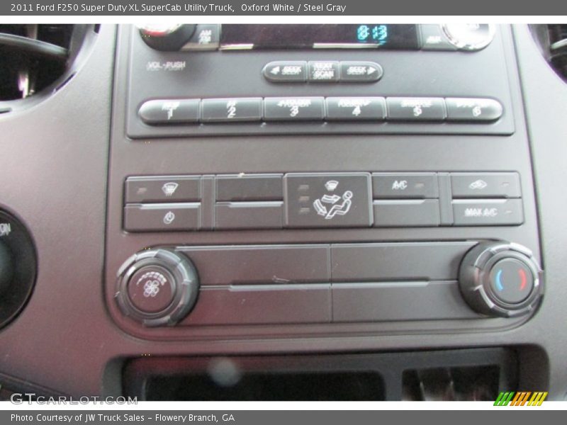 Oxford White / Steel Gray 2011 Ford F250 Super Duty XL SuperCab Utility Truck