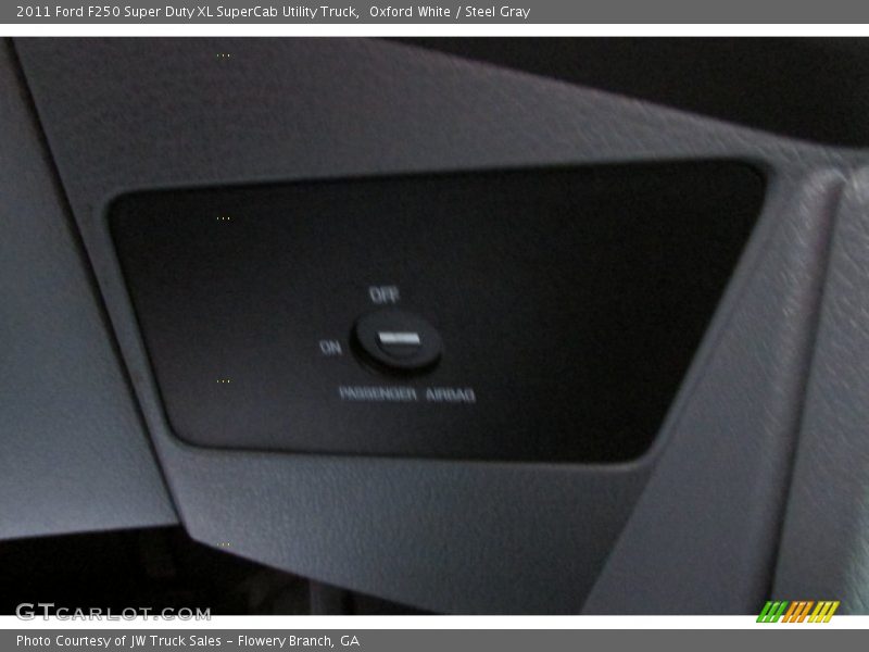 Oxford White / Steel Gray 2011 Ford F250 Super Duty XL SuperCab Utility Truck