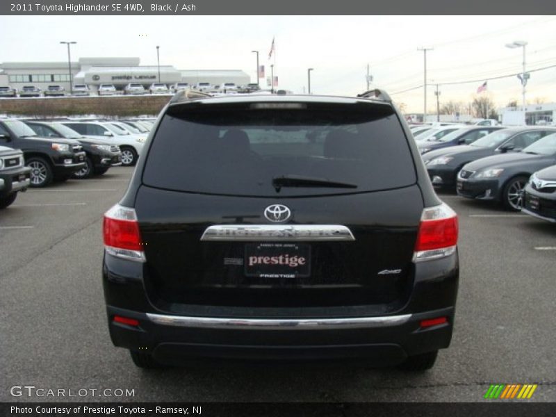 Black / Ash 2011 Toyota Highlander SE 4WD