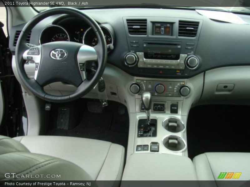 Black / Ash 2011 Toyota Highlander SE 4WD
