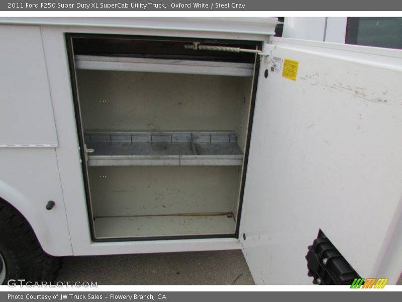 Oxford White / Steel Gray 2011 Ford F250 Super Duty XL SuperCab Utility Truck