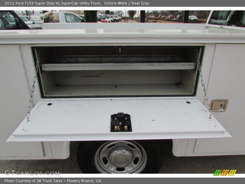 Oxford White / Steel Gray 2011 Ford F250 Super Duty XL SuperCab Utility Truck