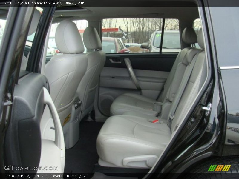 Black / Ash 2011 Toyota Highlander SE 4WD