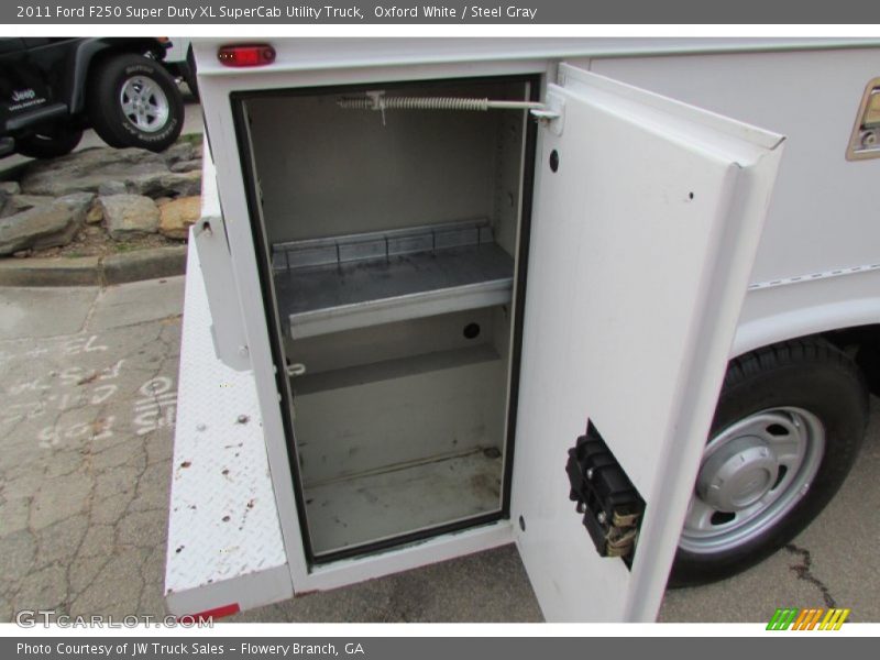 Oxford White / Steel Gray 2011 Ford F250 Super Duty XL SuperCab Utility Truck