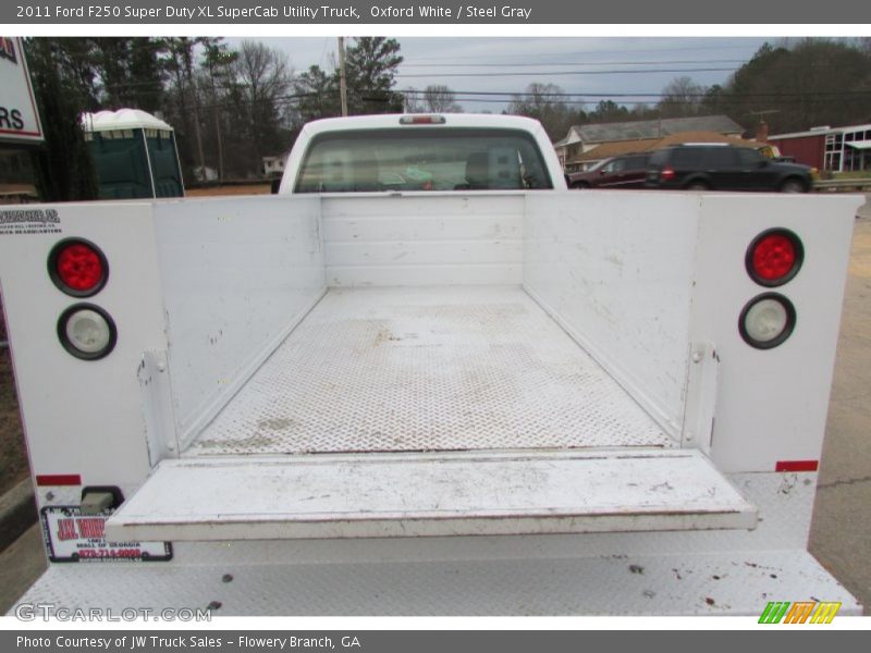Oxford White / Steel Gray 2011 Ford F250 Super Duty XL SuperCab Utility Truck