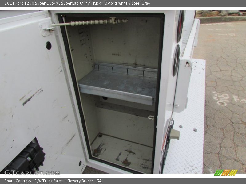 Oxford White / Steel Gray 2011 Ford F250 Super Duty XL SuperCab Utility Truck