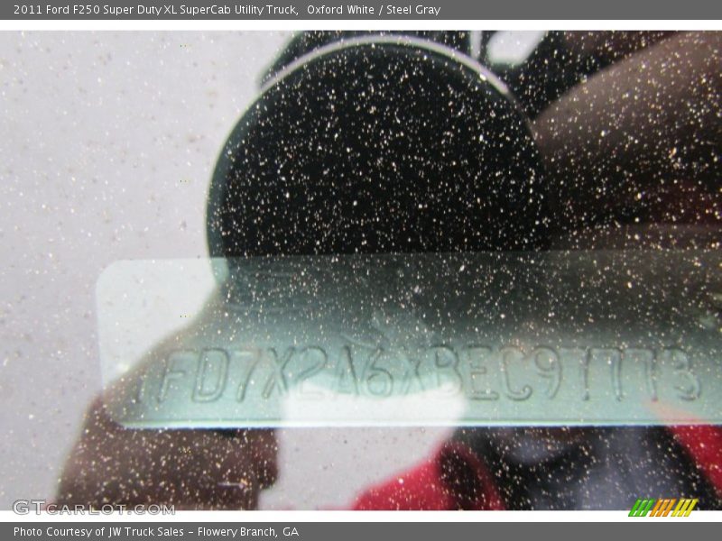 Oxford White / Steel Gray 2011 Ford F250 Super Duty XL SuperCab Utility Truck
