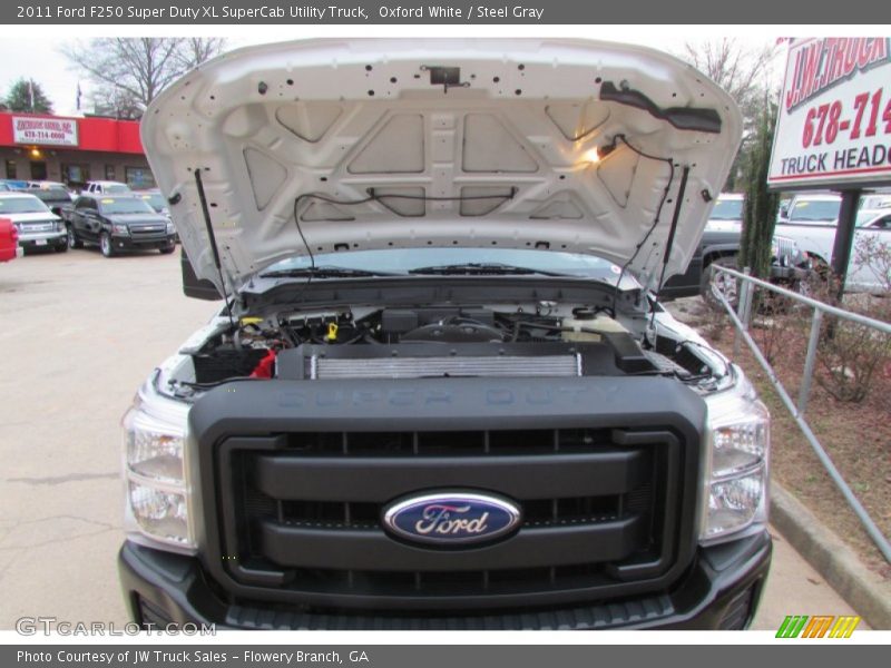 Oxford White / Steel Gray 2011 Ford F250 Super Duty XL SuperCab Utility Truck
