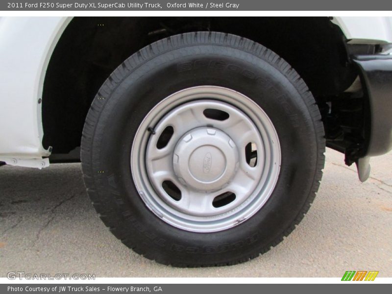 Oxford White / Steel Gray 2011 Ford F250 Super Duty XL SuperCab Utility Truck