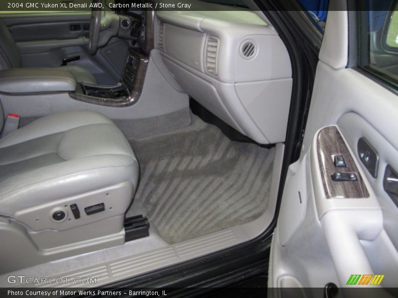 Carbon Metallic / Stone Gray 2004 GMC Yukon XL Denali AWD
