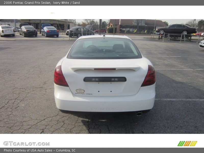 Ivory White / Sand 2006 Pontiac Grand Prix Sedan