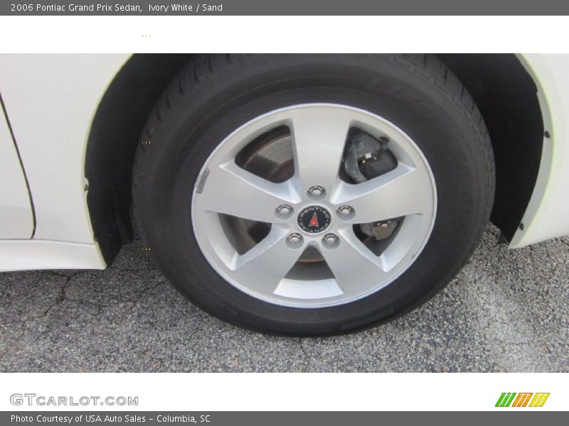 Ivory White / Sand 2006 Pontiac Grand Prix Sedan