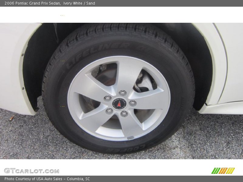 Ivory White / Sand 2006 Pontiac Grand Prix Sedan