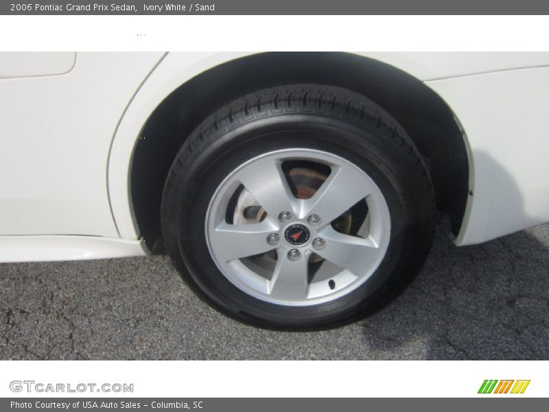 Ivory White / Sand 2006 Pontiac Grand Prix Sedan