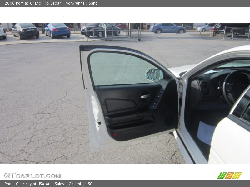 Ivory White / Sand 2006 Pontiac Grand Prix Sedan