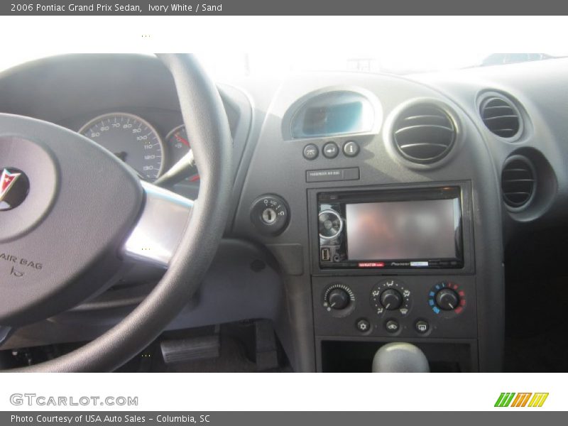 Ivory White / Sand 2006 Pontiac Grand Prix Sedan