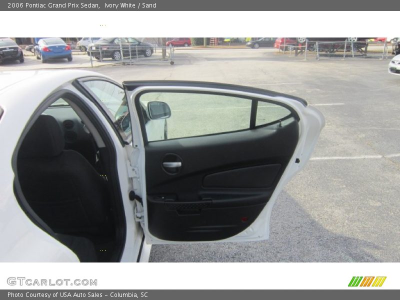 Ivory White / Sand 2006 Pontiac Grand Prix Sedan