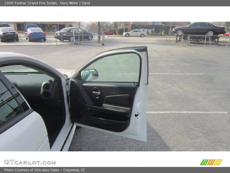 Ivory White / Sand 2006 Pontiac Grand Prix Sedan