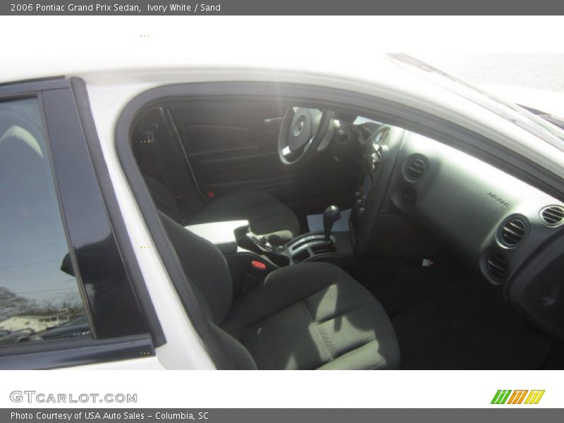 Ivory White / Sand 2006 Pontiac Grand Prix Sedan