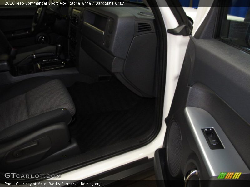 Stone White / Dark Slate Gray 2010 Jeep Commander Sport 4x4