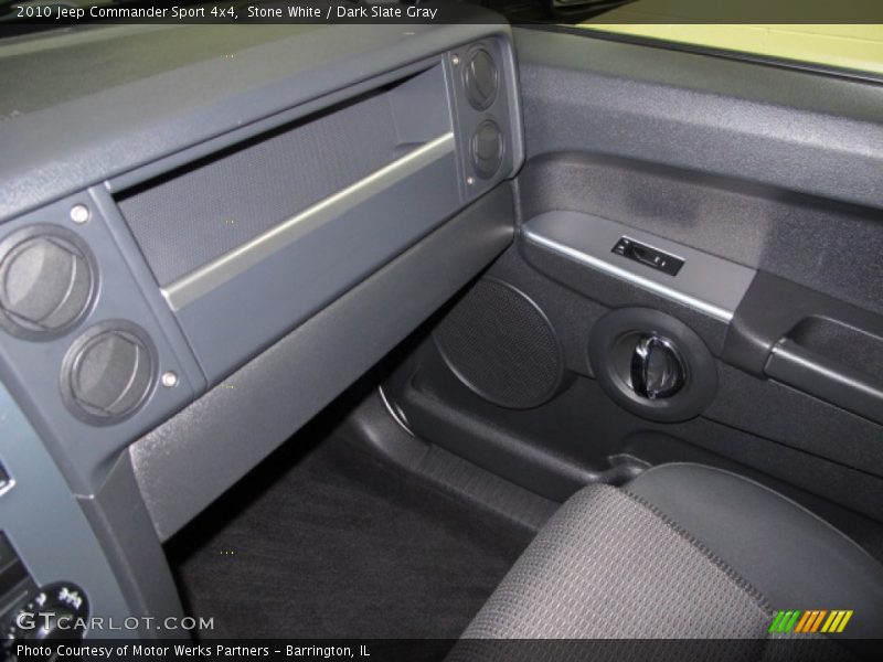 Stone White / Dark Slate Gray 2010 Jeep Commander Sport 4x4