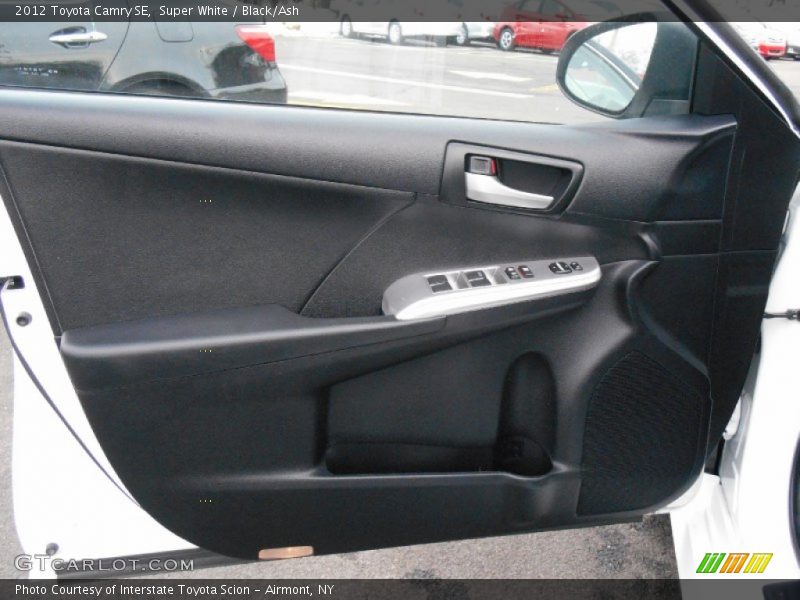 Super White / Black/Ash 2012 Toyota Camry SE