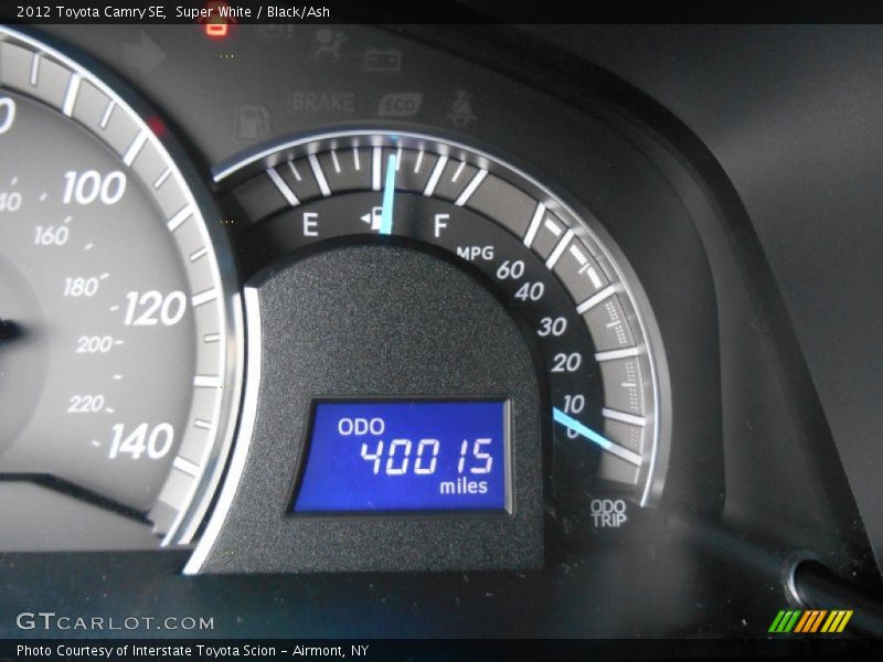 Super White / Black/Ash 2012 Toyota Camry SE