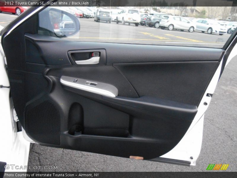 Super White / Black/Ash 2012 Toyota Camry SE