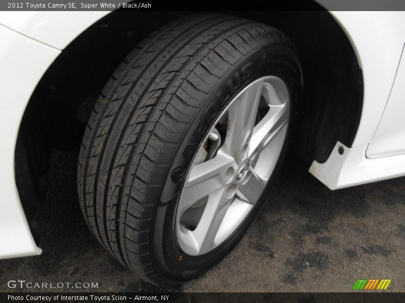 Super White / Black/Ash 2012 Toyota Camry SE