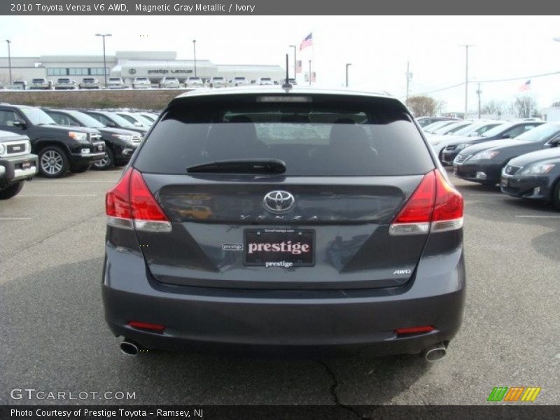 Magnetic Gray Metallic / Ivory 2010 Toyota Venza V6 AWD
