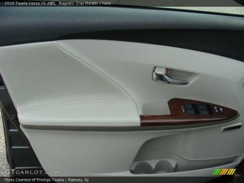 Magnetic Gray Metallic / Ivory 2010 Toyota Venza V6 AWD