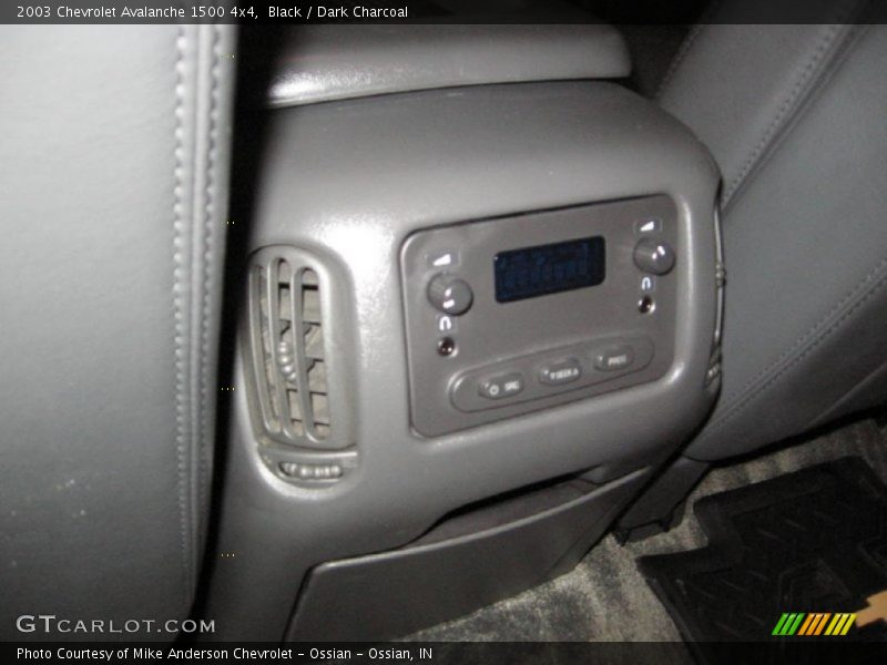 Black / Dark Charcoal 2003 Chevrolet Avalanche 1500 4x4