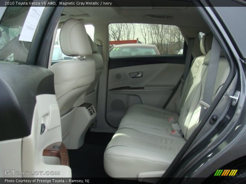 Magnetic Gray Metallic / Ivory 2010 Toyota Venza V6 AWD