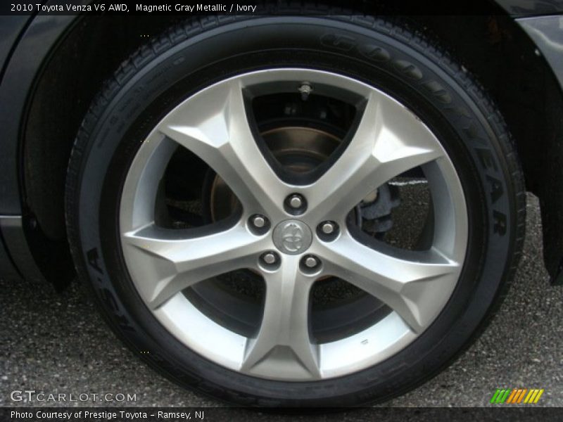 Magnetic Gray Metallic / Ivory 2010 Toyota Venza V6 AWD
