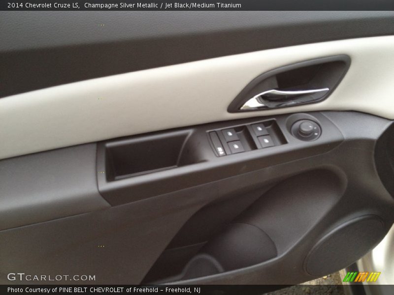 Champagne Silver Metallic / Jet Black/Medium Titanium 2014 Chevrolet Cruze LS