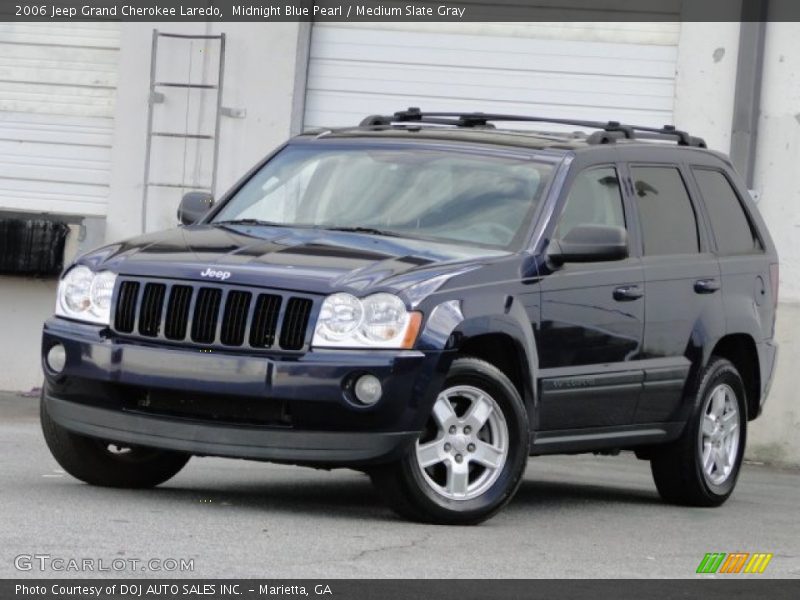 Front 3/4 View of 2006 Grand Cherokee Laredo