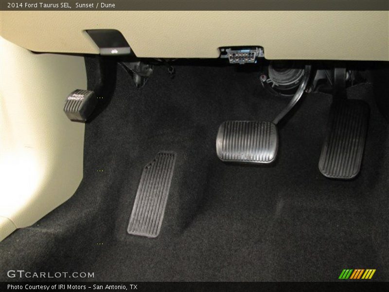 Sunset / Dune 2014 Ford Taurus SEL