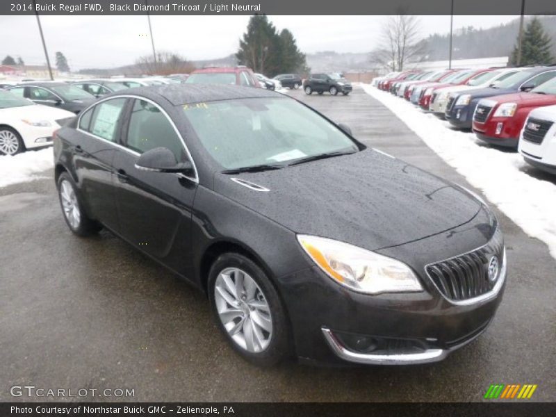 Black Diamond Tricoat / Light Neutral 2014 Buick Regal FWD