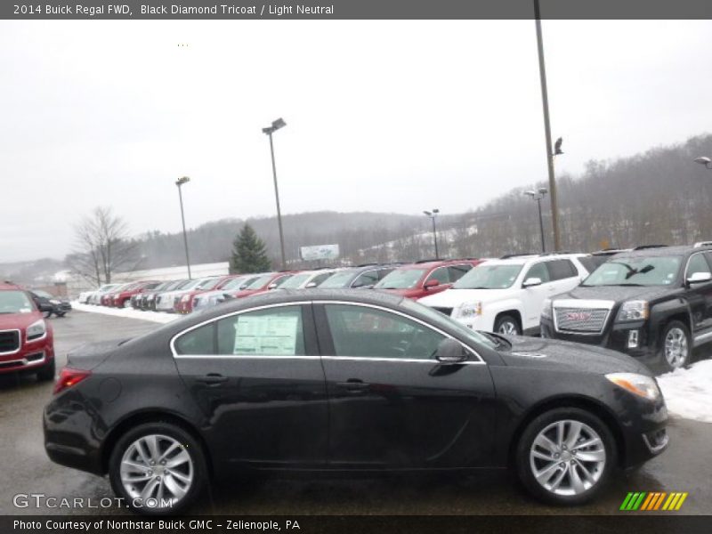 Black Diamond Tricoat / Light Neutral 2014 Buick Regal FWD