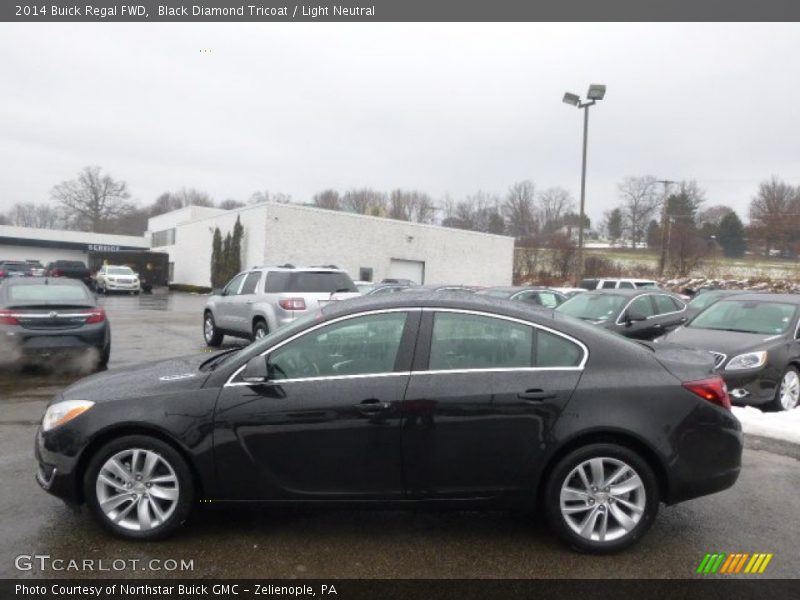 Black Diamond Tricoat / Light Neutral 2014 Buick Regal FWD