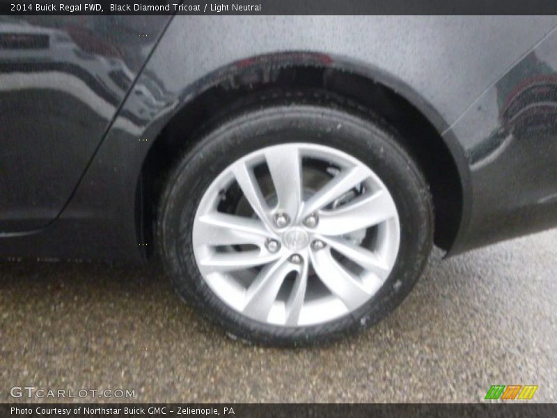 Black Diamond Tricoat / Light Neutral 2014 Buick Regal FWD