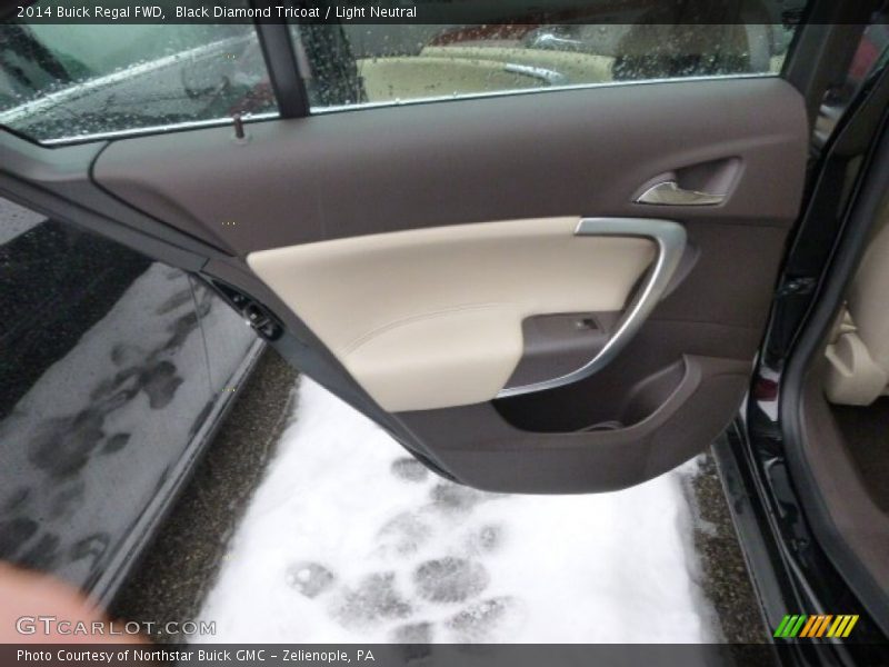 Black Diamond Tricoat / Light Neutral 2014 Buick Regal FWD