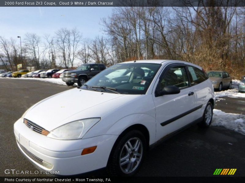 Cloud 9 White / Dark Charcoal 2000 Ford Focus ZX3 Coupe