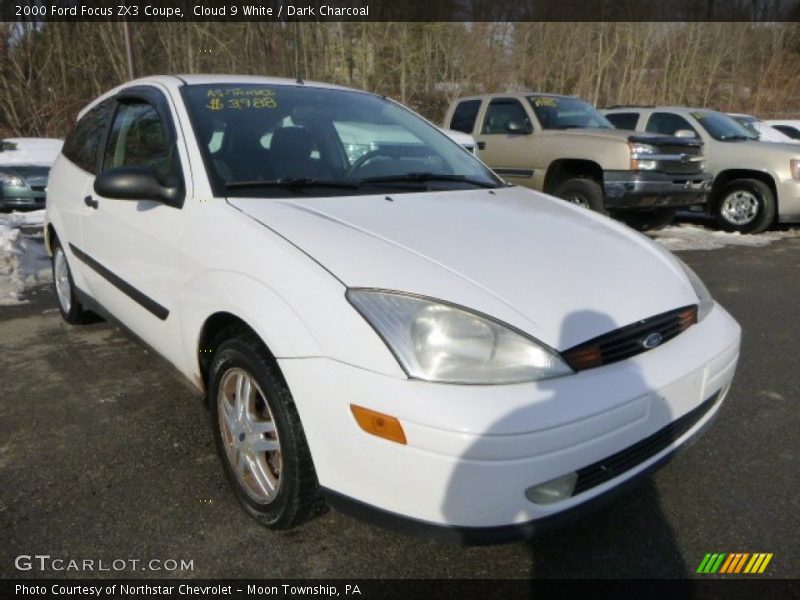 Cloud 9 White / Dark Charcoal 2000 Ford Focus ZX3 Coupe