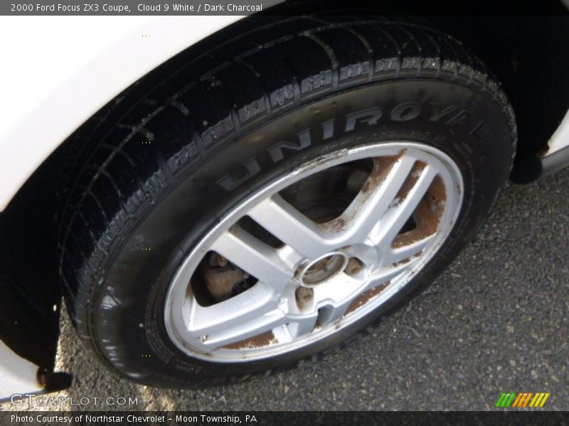 Cloud 9 White / Dark Charcoal 2000 Ford Focus ZX3 Coupe