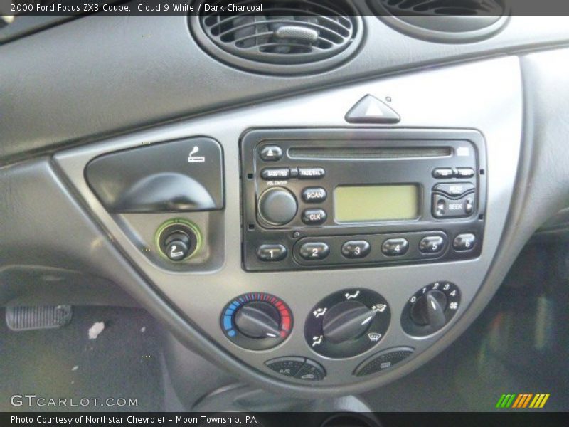 Cloud 9 White / Dark Charcoal 2000 Ford Focus ZX3 Coupe