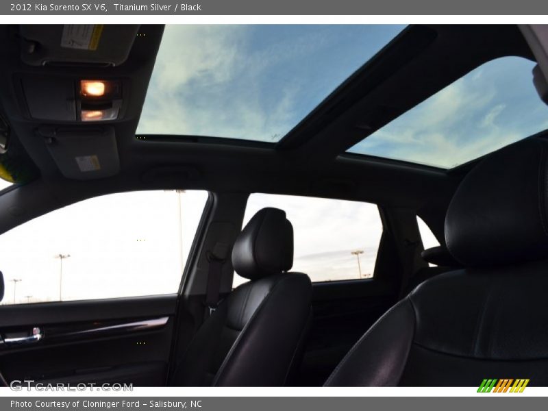 Titanium Silver / Black 2012 Kia Sorento SX V6
