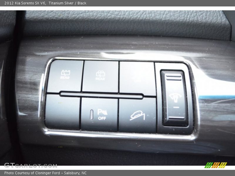 Titanium Silver / Black 2012 Kia Sorento SX V6