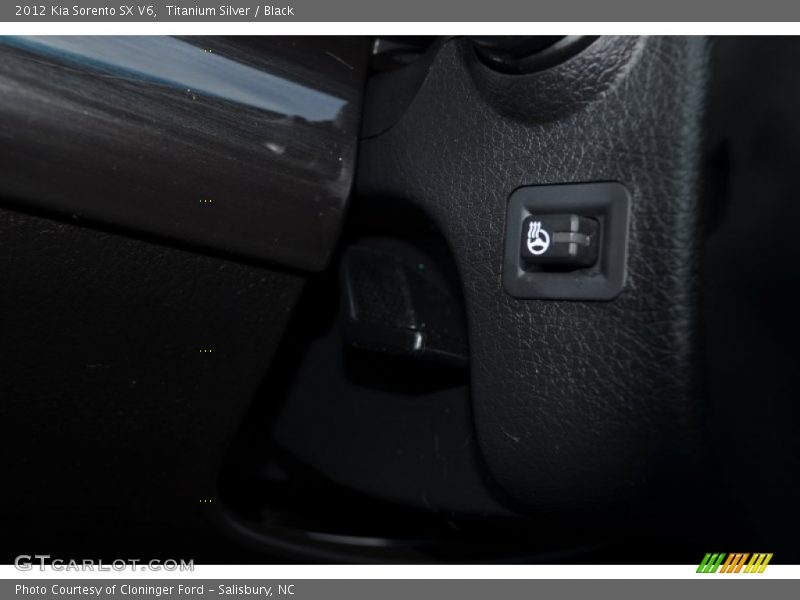 Titanium Silver / Black 2012 Kia Sorento SX V6