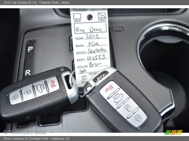 Titanium Silver / Black 2012 Kia Sorento SX V6